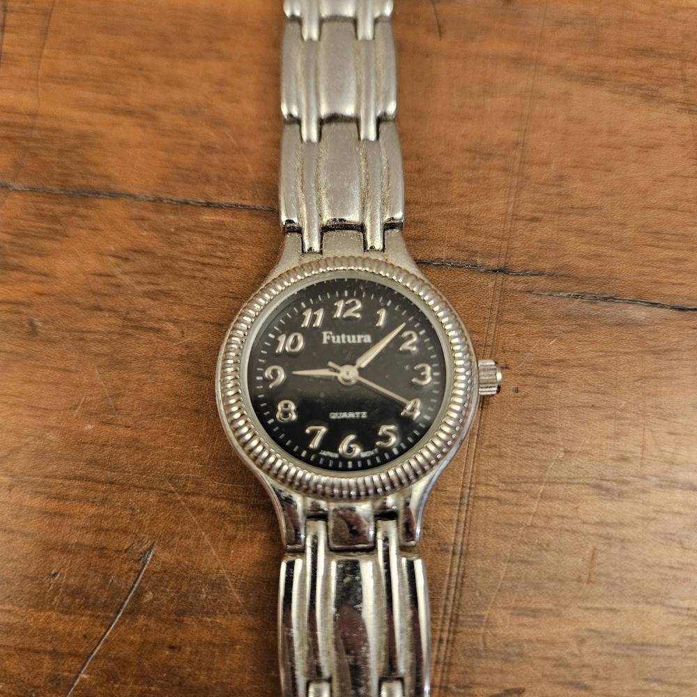 Vintage Futura Ladies‎ Watch Silver Tone Quartz Needs New Battery Untested